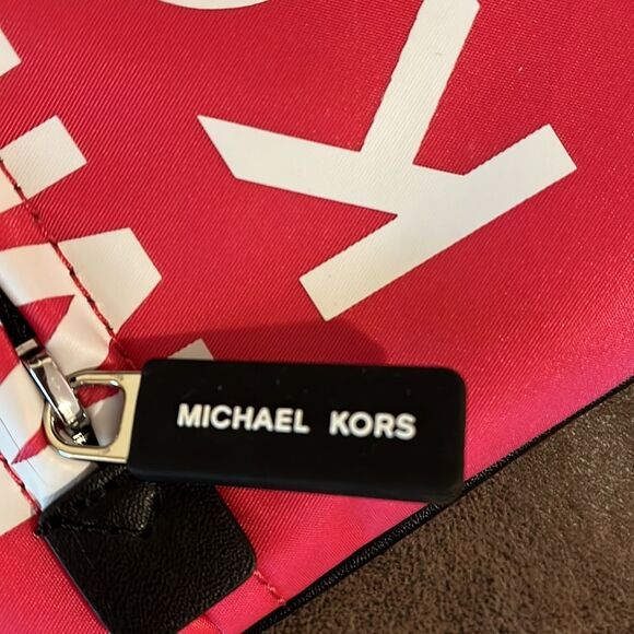 NWT Michael Kors wristlet - Picture 5 of 6